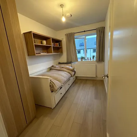 Brand New Beside Luas Station And Shops Homestay