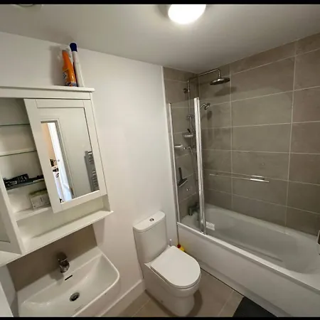 Séjour chez l'habitant Brand New Beside Luas Station And Shops *