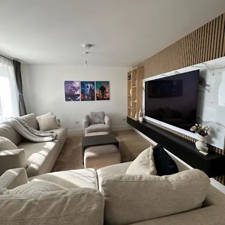 民宿 Brand New Beside Luas Station And Shops 塔拉特