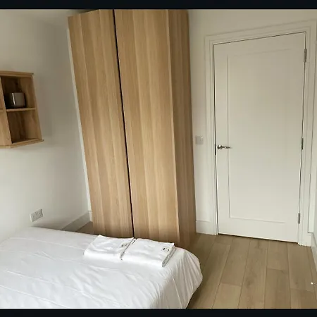 Brand New Beside Luas Station And Shops Homestay *