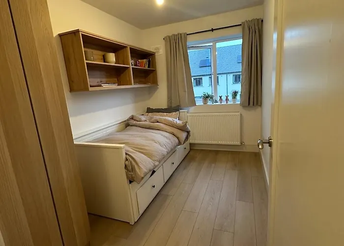 Brand New Beside Luas Station And Shops Проживание в семье