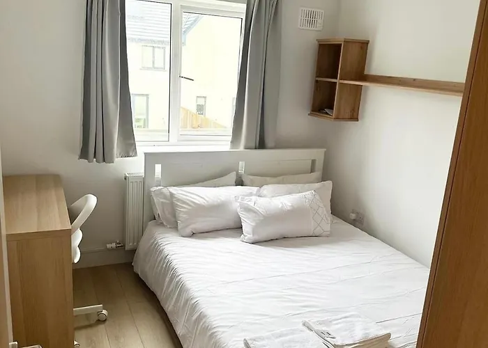 Brand New Beside Luas Station And Shops Проживание в семье