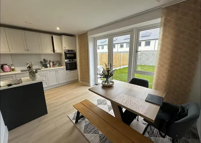 Brand New Beside Luas Station And Shops Проживание в семье