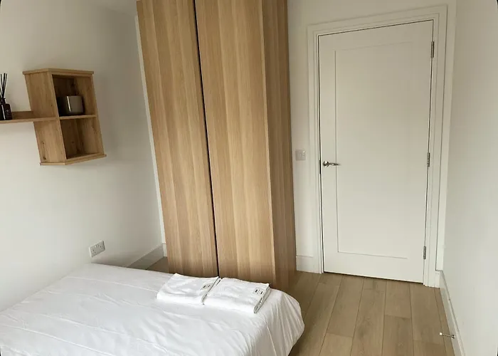 Brand New Beside Luas Station And Shops Проживание в семье *